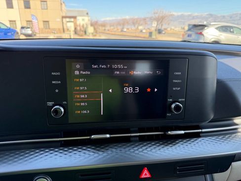 Used 2024 Kia Carnival LX image 32