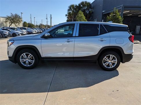 Used 2021 GMC Terrain SLE image 9