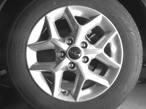 Used 2025 Kia Soul LX w/ LX Technology Package FWD image 19