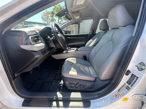 Used 2019 Toyota Camry SE w/ Convenience Package image 10