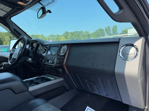Used 2011 Ford F250 Lariat w/ Lariat Interior Pkg AWD/4WD image 19