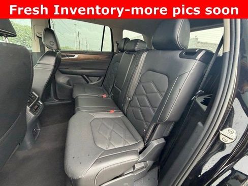 Used 2025 Volkswagen Atlas SE image 10