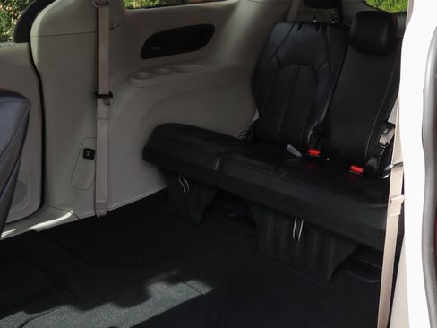 Used 2021 Chrysler Pacifica Touring-L w/ Uconnect Theater Family Group image 37