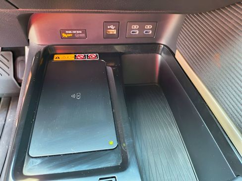 Used 2025 Toyota Camry SE image 23