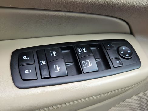 Used 2014 Jeep Grand Cherokee Limited image 22