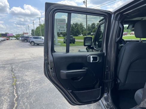Used 2025 Jeep Wrangler Unlimited Sport AWD/4WD image 27