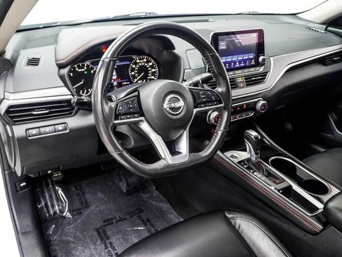 Used 2024 Nissan Altima 2.5 SR FWD image 19
