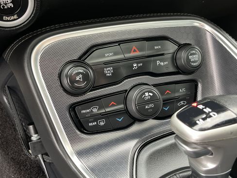 Used 2015 Dodge Challenger R/T Scat Pack w/ Scat Pack Appearance Package image 23