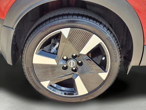 Certified 2025 Nissan Kicks SR image 9