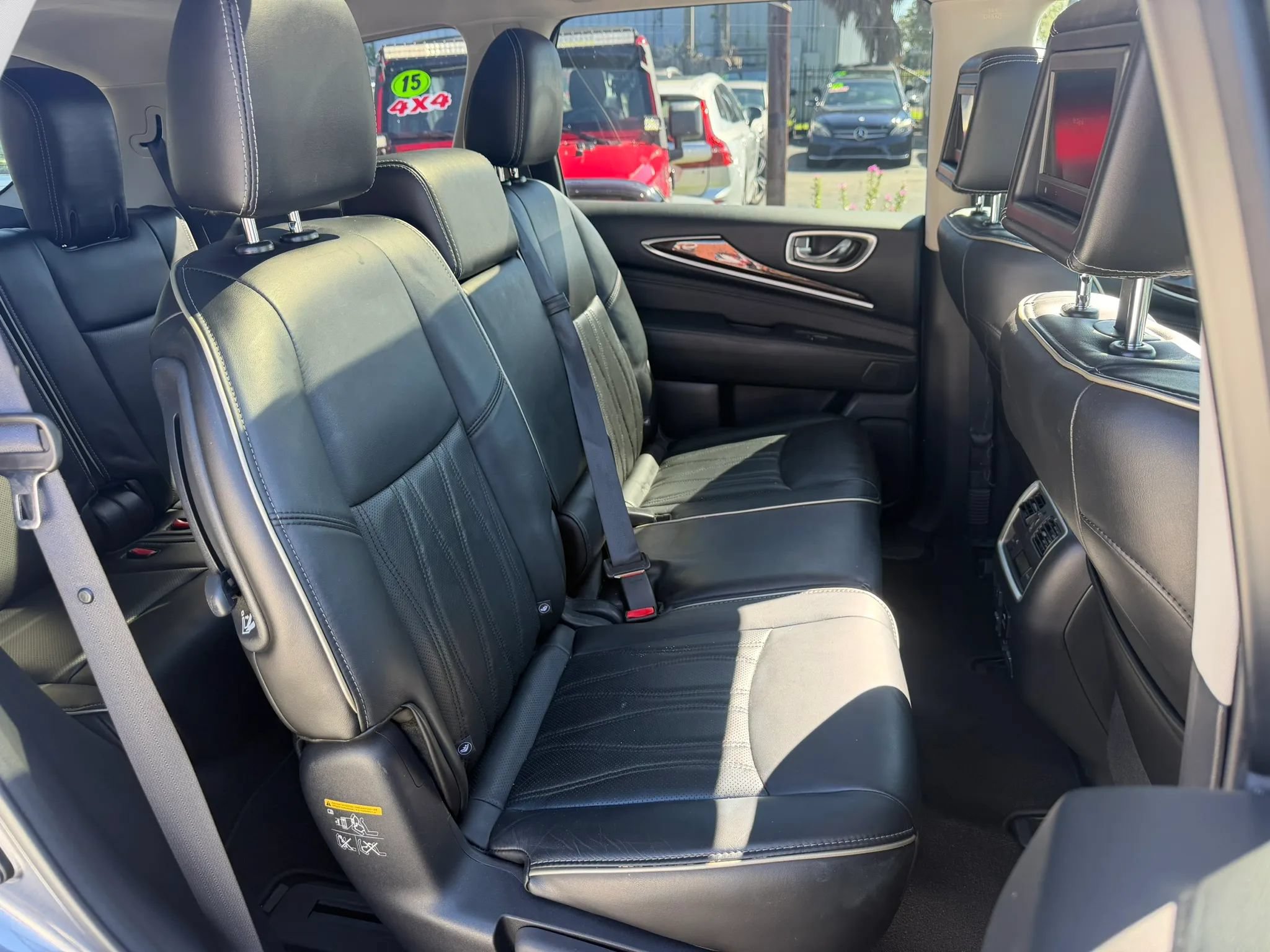 Used 2016 INFINITI QX60 Luxe w/ Deluxe Technology Package AWD/4WD image 14
