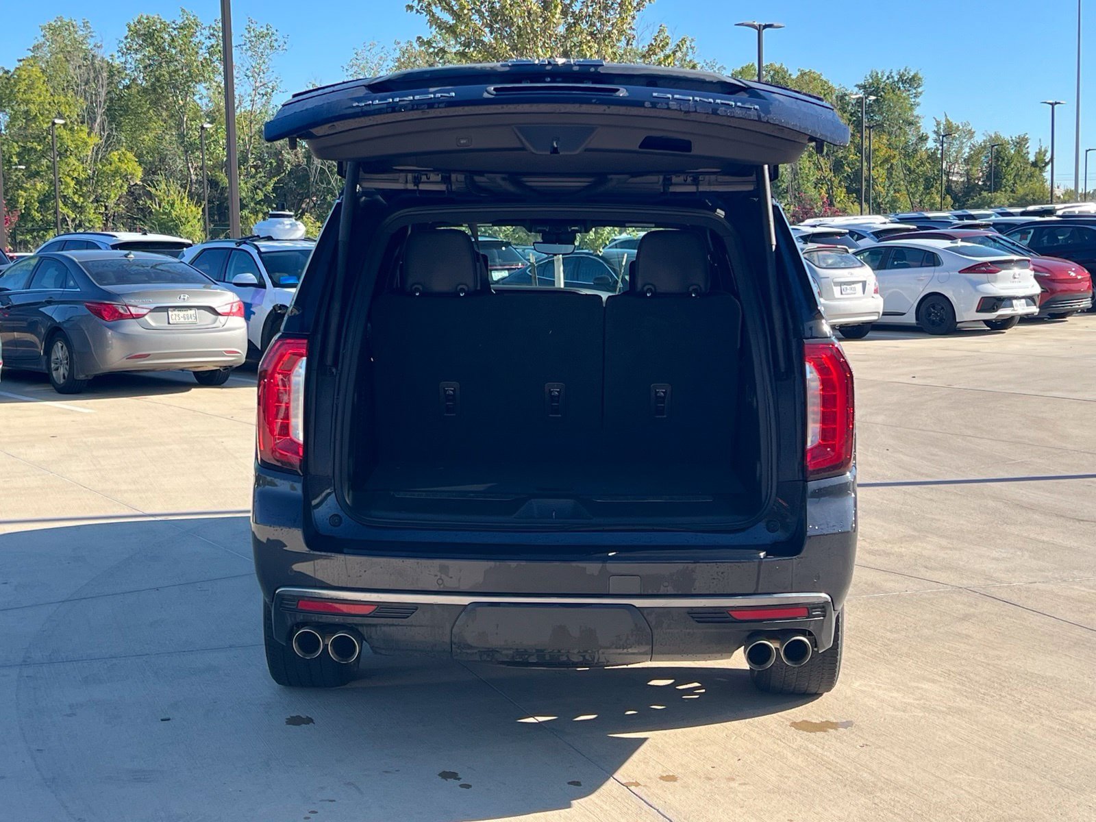 Used 2023 GMC Yukon Denali Ultimate AWD/4WD image 14