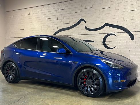 Used 2024 Tesla Model Y Performance image 2