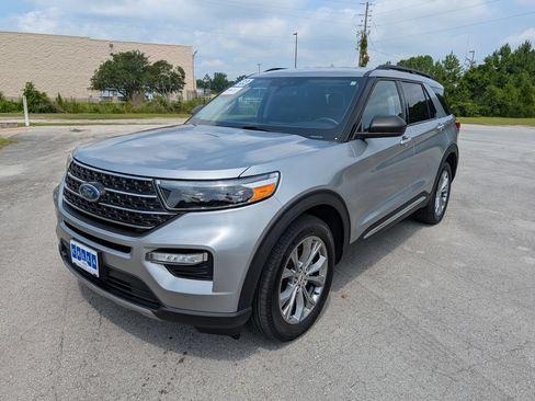 Certified 2023 Ford Explorer XLT w/ Equipment Group 202A AWD/4WD image 5