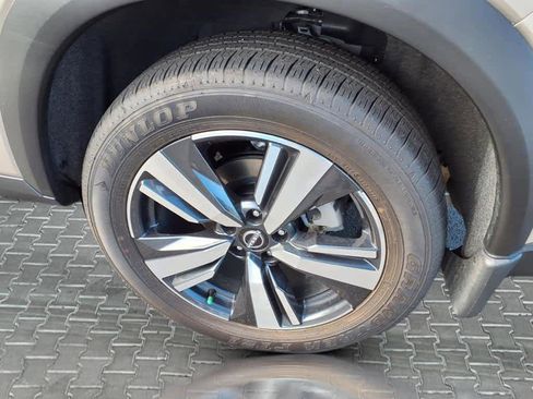 Used 2024 Nissan Rogue SL w/ SL Premium Package image 13