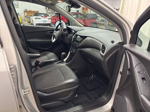 Used 2019 Chevrolet Trax LT w/ LT Convenience Package image 15