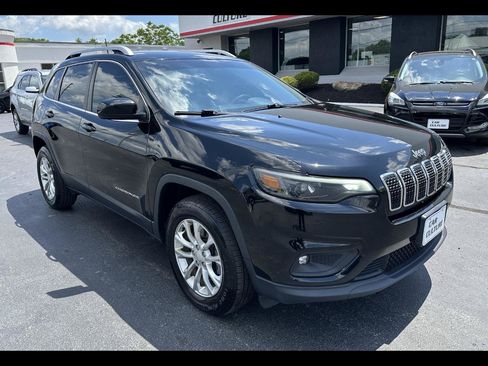 Used 2019 Jeep Cherokee Latitude w/ Popular Appearance Group AWD/4WD image 2