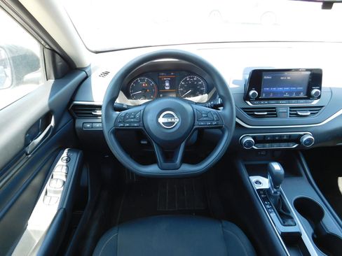 Used 2024 Nissan Altima 2.5 S FWD image 10