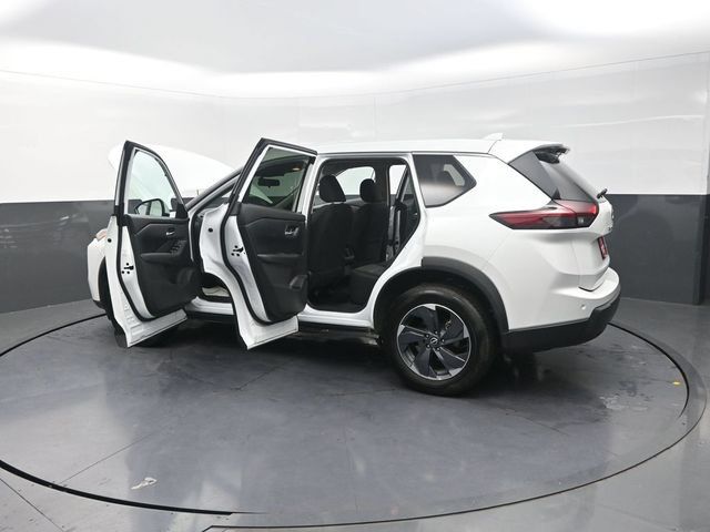 Used 2024 Nissan Rogue SV FWD image 43