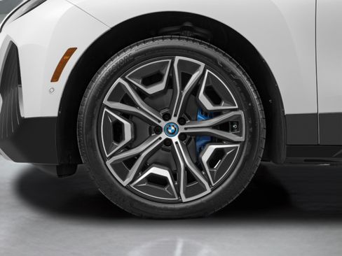 Used 2024 BMW iX xDrive50 w/ Premium Package AWD/4WD image 14