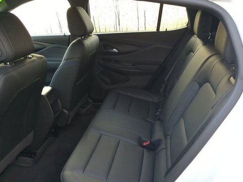 Used 2025 Buick Envista Sport Touring image 13