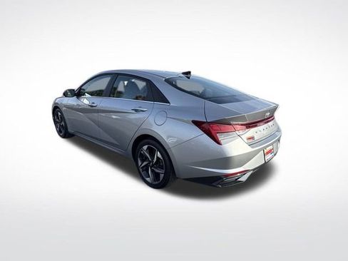 Used 2021 Hyundai Elantra SEL w/ Convenience + Premium Package image 3