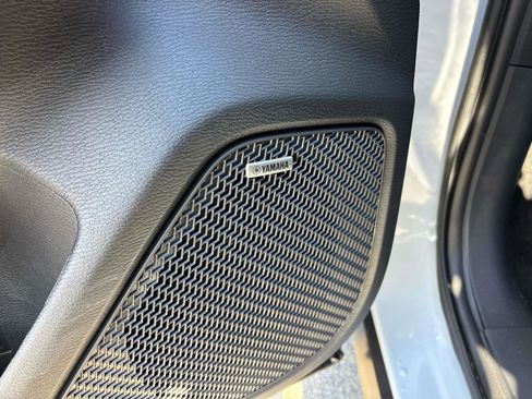 New 2026 Mitsubishi Outlander SE image 9