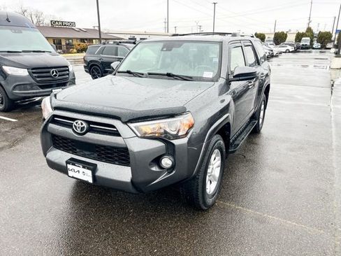 Used 2020 Toyota 4Runner SR5 image 3