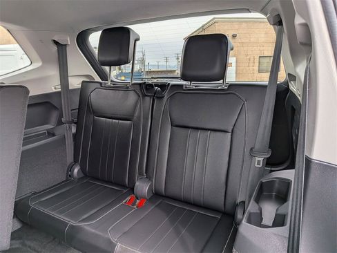 Used 2024 Volkswagen Tiguan SE image 27