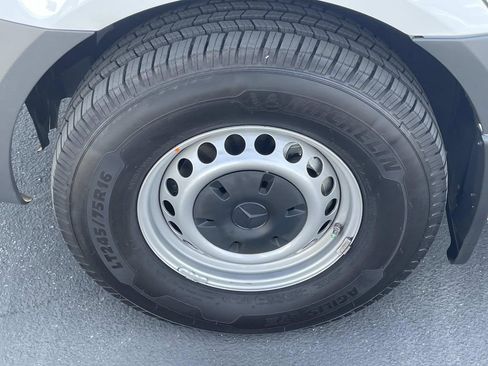 Used 2023 Mercedes-Benz Sprinter 2500 image 33