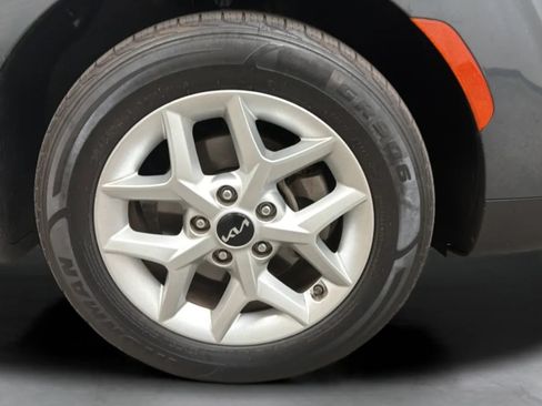 Used 2023 Kia Soul LX w/ LX Technology Package FWD image 22