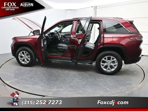 Used 2023 Jeep Grand Cherokee Limited image 35