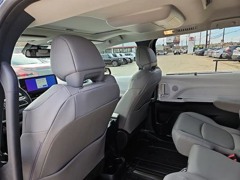 Certified 2026 Toyota Sienna XLE image 10