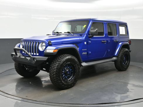 Used 2020 Jeep Wrangler Unlimited Sahara AWD/4WD image 2