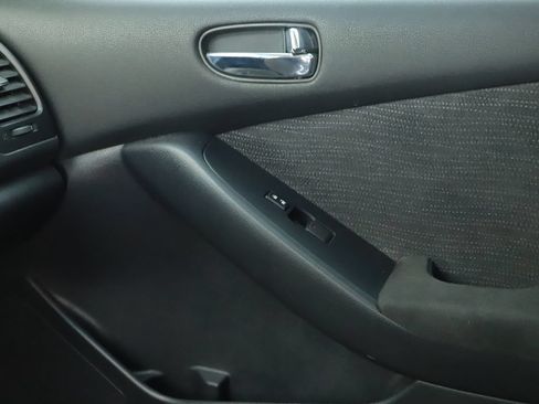 Used 2010 Nissan Altima 2.5 S FWD image 26