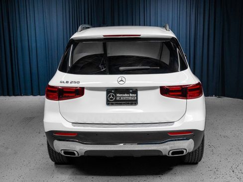 New 2025 Mercedes-Benz GLB 250 image 8