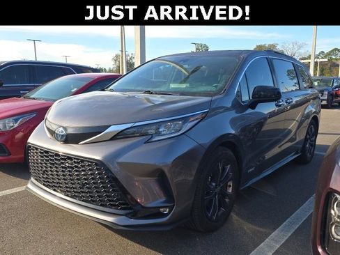 Used 2021 Toyota Sienna XSE image 23