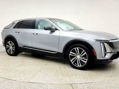 Used 2024 Cadillac Lyriq Luxury image 3
