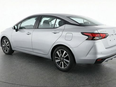 Used 2025 Nissan Versa SV image 6