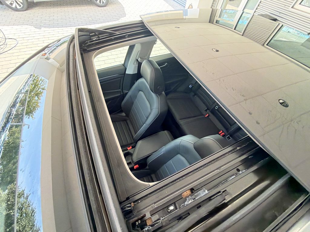 Certified 2023 Volkswagen Jetta SE FWD image 32
