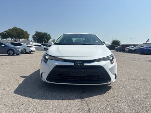 Used 2024 Toyota Corolla LE FWD image 2