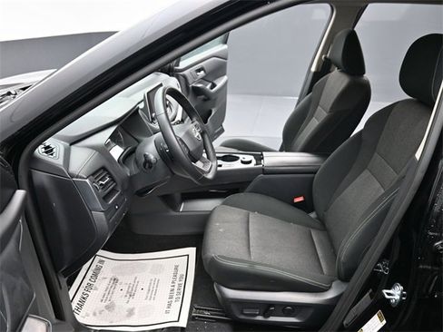 Used 2025 Nissan Rogue SV image 11