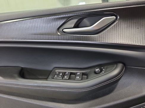 Used 2025 Jeep Grand Cherokee Altitude AWD/4WD image 20