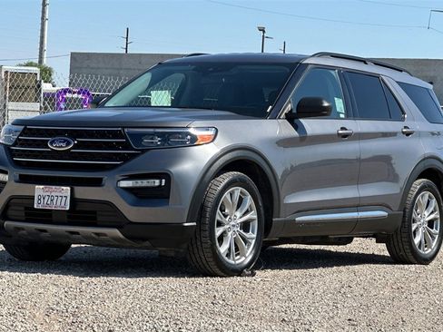 Used 2021 Ford Explorer XLT w/ Equipment Group 202A image 9