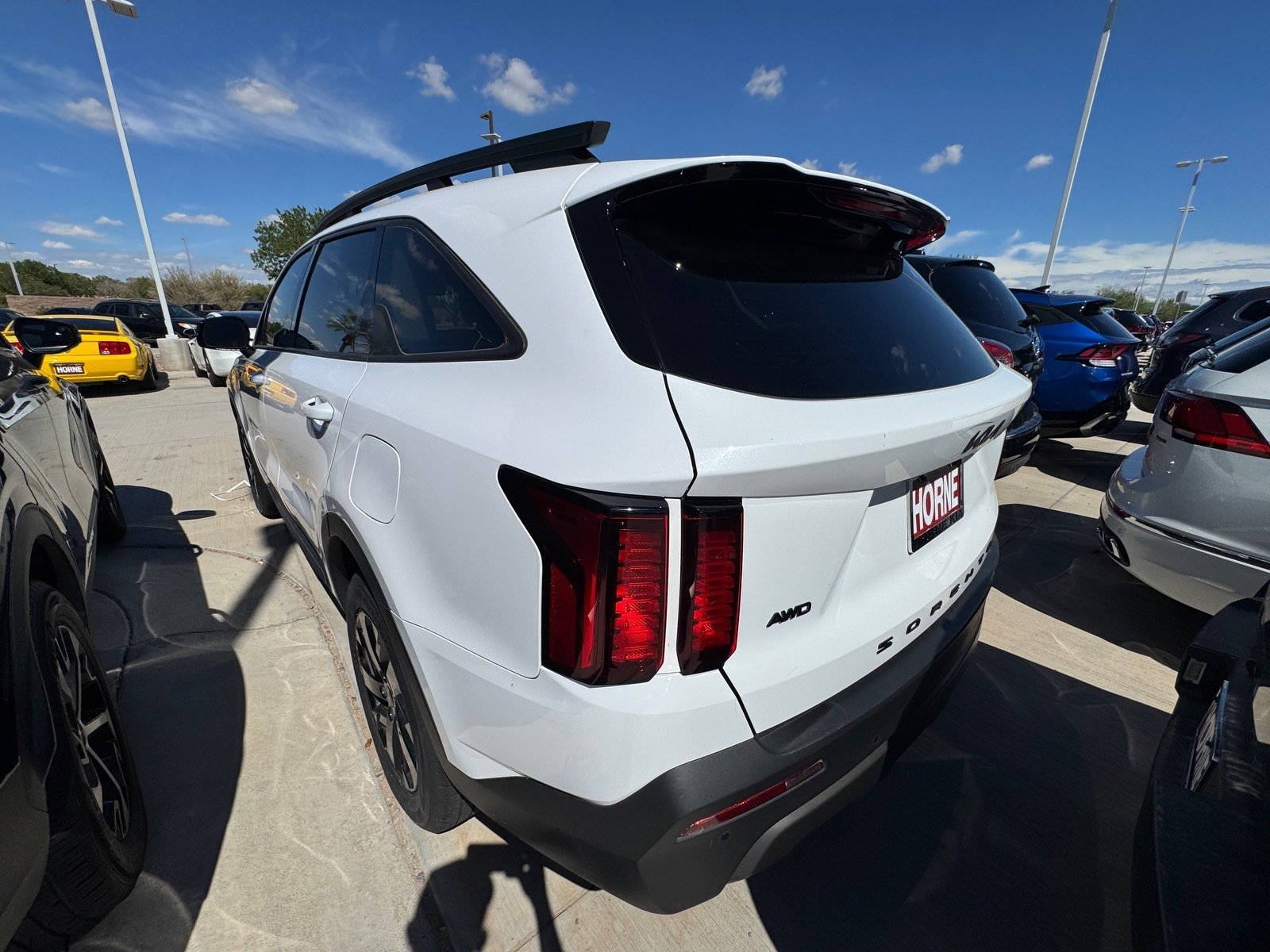 Used 2022 Kia Sorento S w/ Panoramic Sunroof Package AWD/4WD image 3