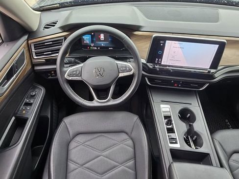 Used 2024 Volkswagen Atlas SE FWD image 18