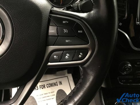 Used 2019 Jeep Cherokee Limited w/ Luxury Group AWD/4WD image 45