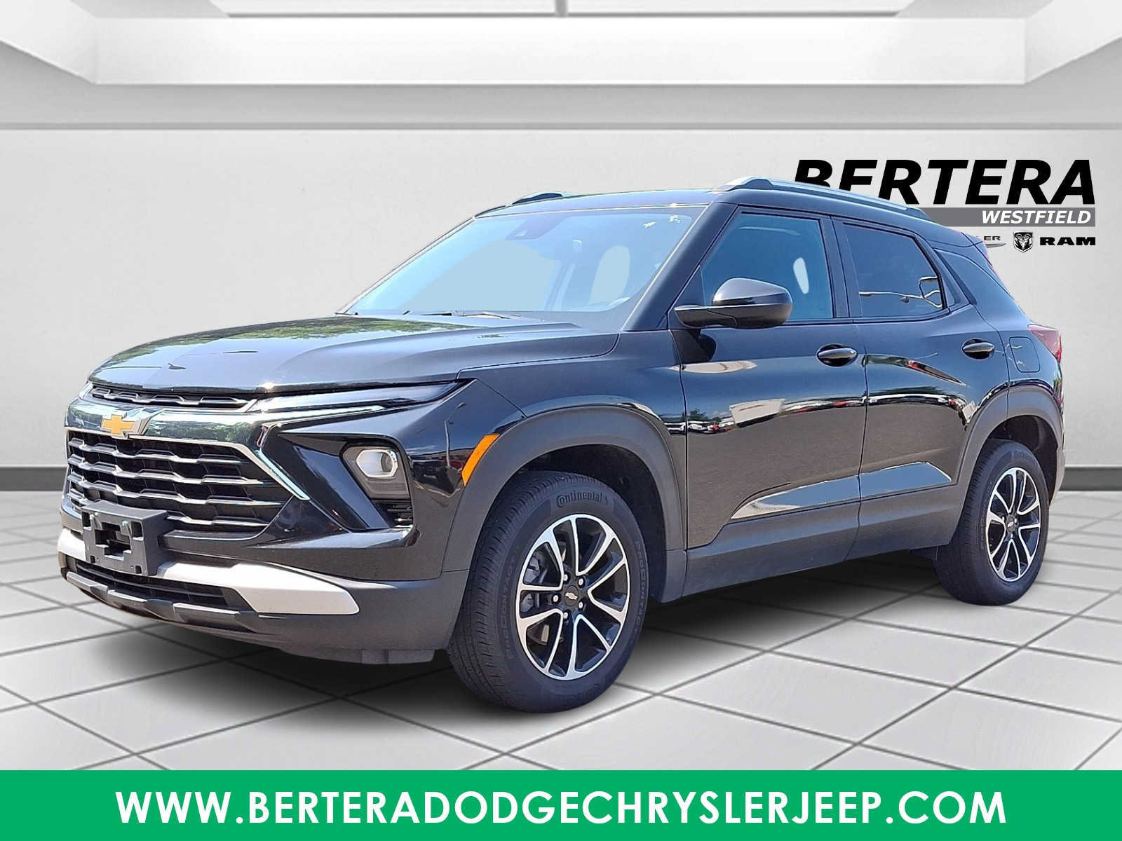 Used 2025 Chevrolet TrailBlazer LT AWD/4WD image 3