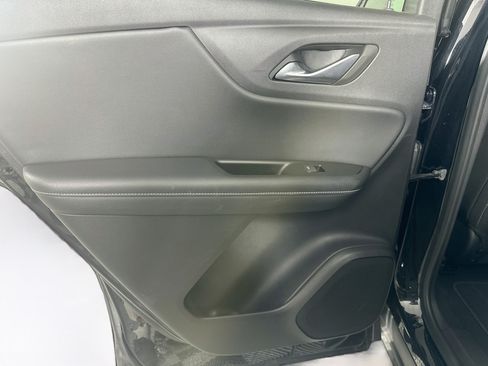 Used 2025 Chevrolet Blazer LT FWD image 25