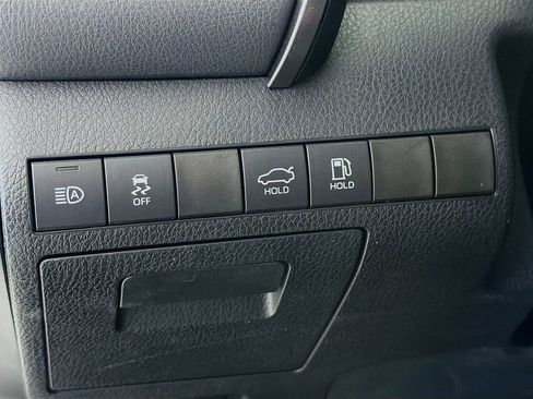 Used 2020 Toyota Camry SE image 12