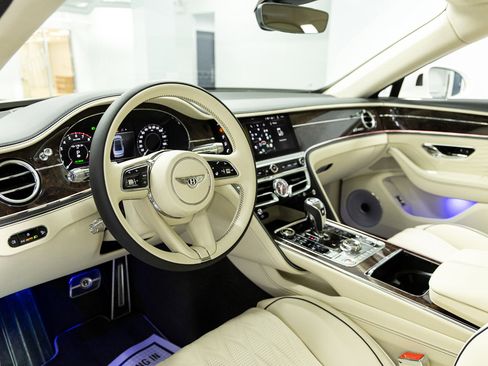 Used 2026 Bentley Flying Spur Plug-In Hybrid image 42